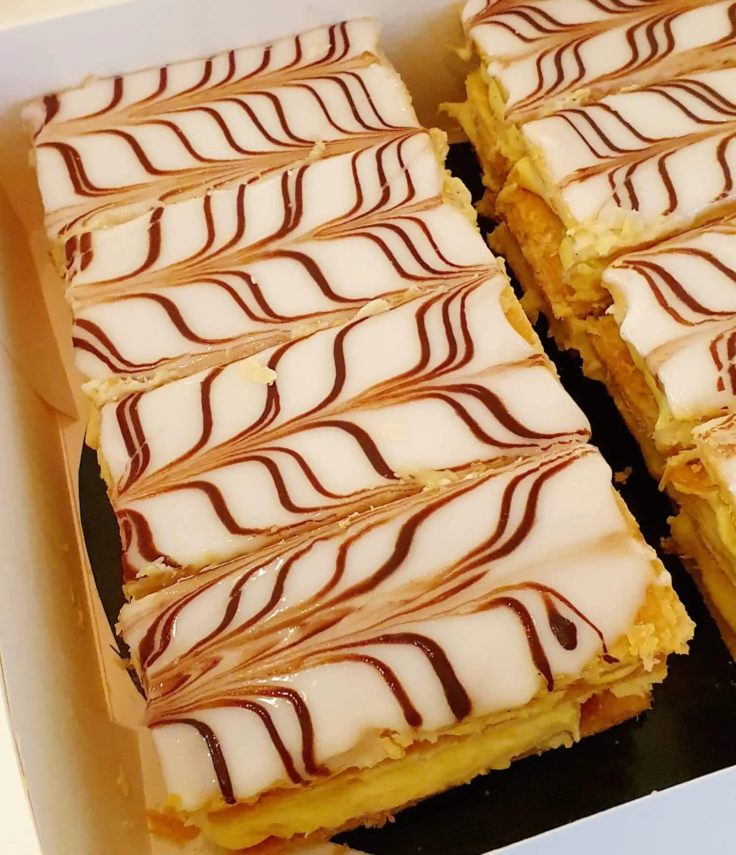 cour-patisserie-lyon-millefeuille-glaçage-MYGATÔ-bellecour